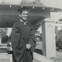 Cüneyt E. Koryürek Fresno State Üniversitesi mezuniyet fotoğrafı
